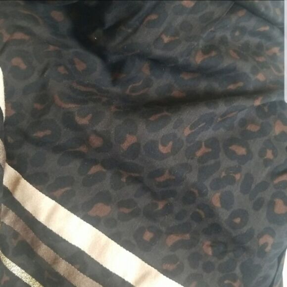 Nordstrom leopard‎ print brown, black and gold large scarf - Picture 4 of 5